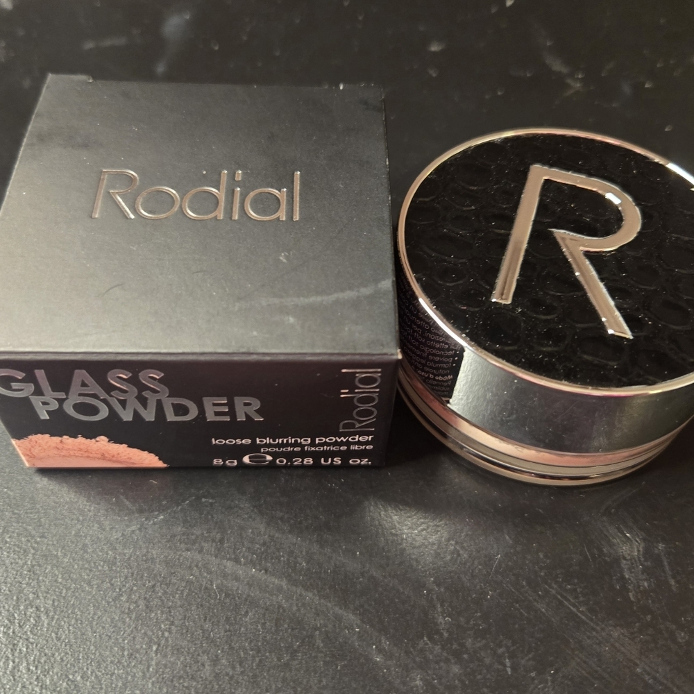 Rodial Glass Powder - Picture 2 of 4